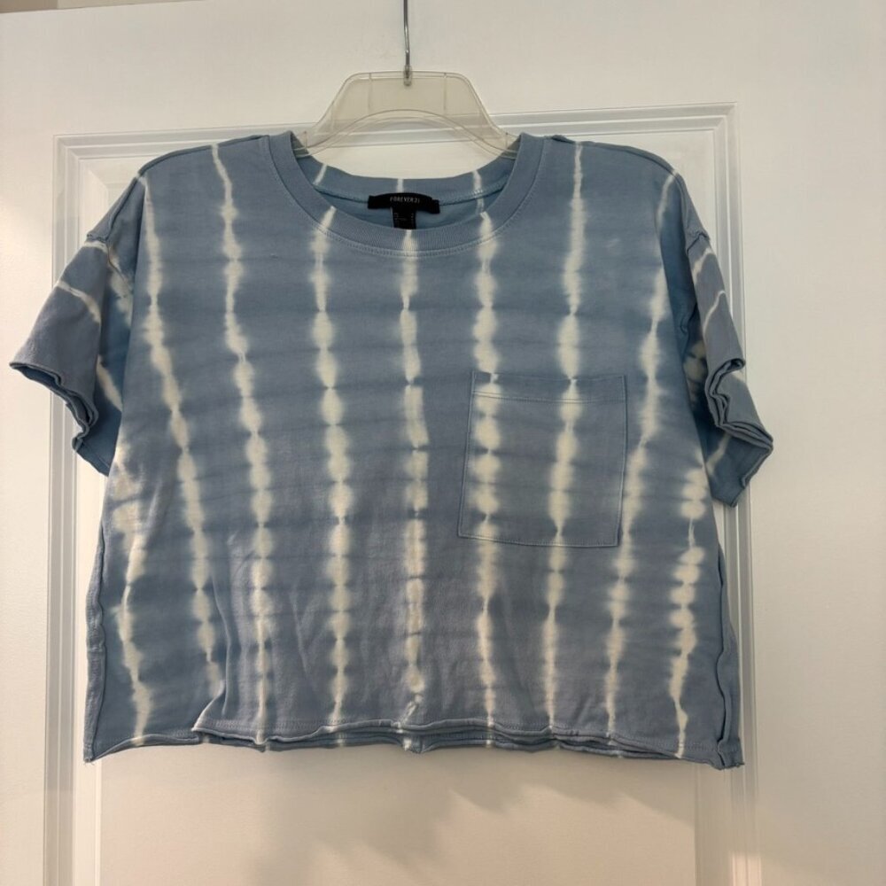 Forever 21 Blue and White Tie Dye Cropped T Shirt